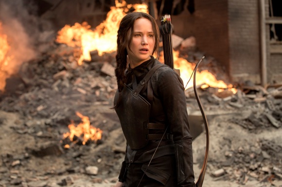 Katniss Everdeen filming propos at District 8 in 'Mockingjay Part 1'